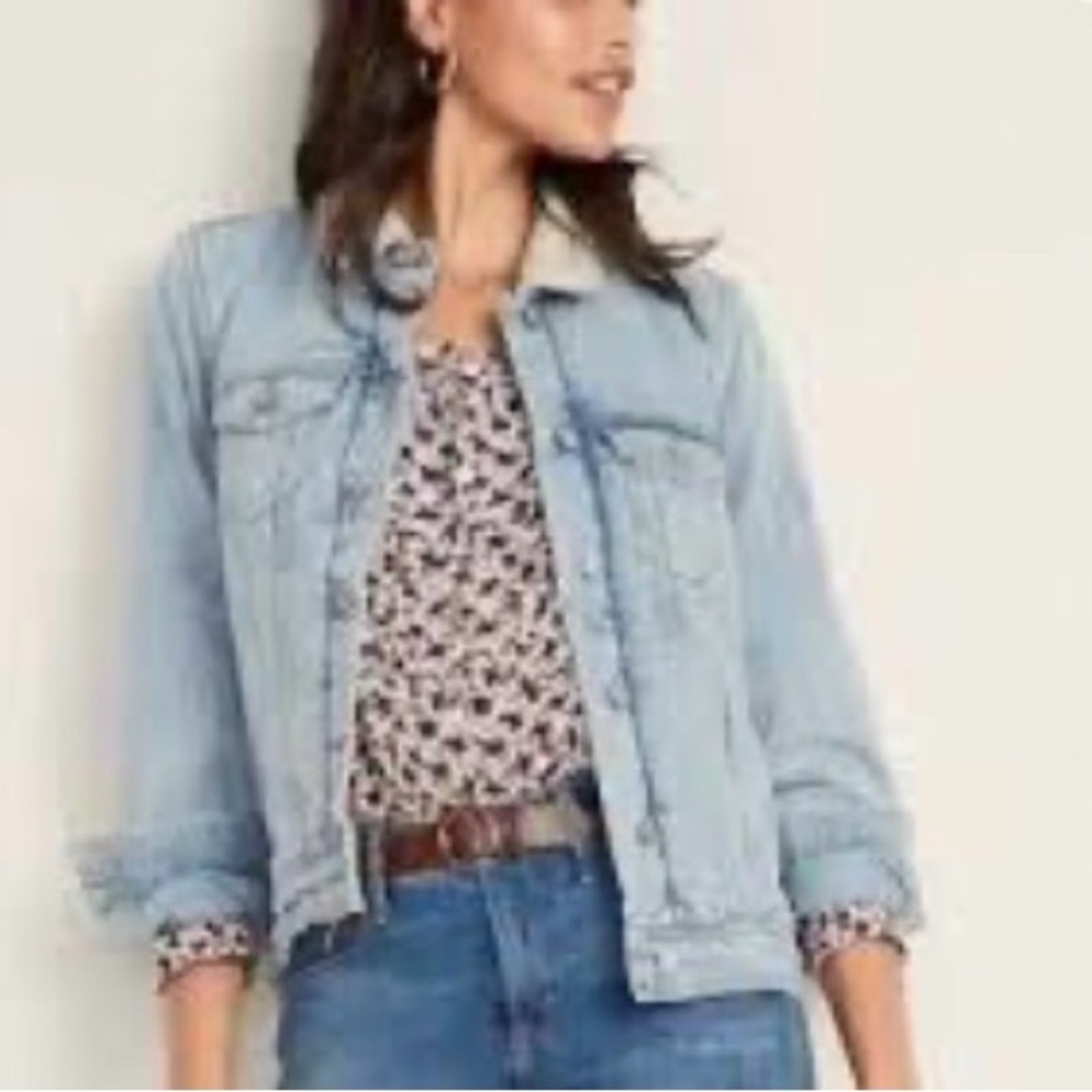 Old Navy Denim Jacket Women Large Blue Distressed Light Wash Trucker Jean Jacket - Picture 2 of 10